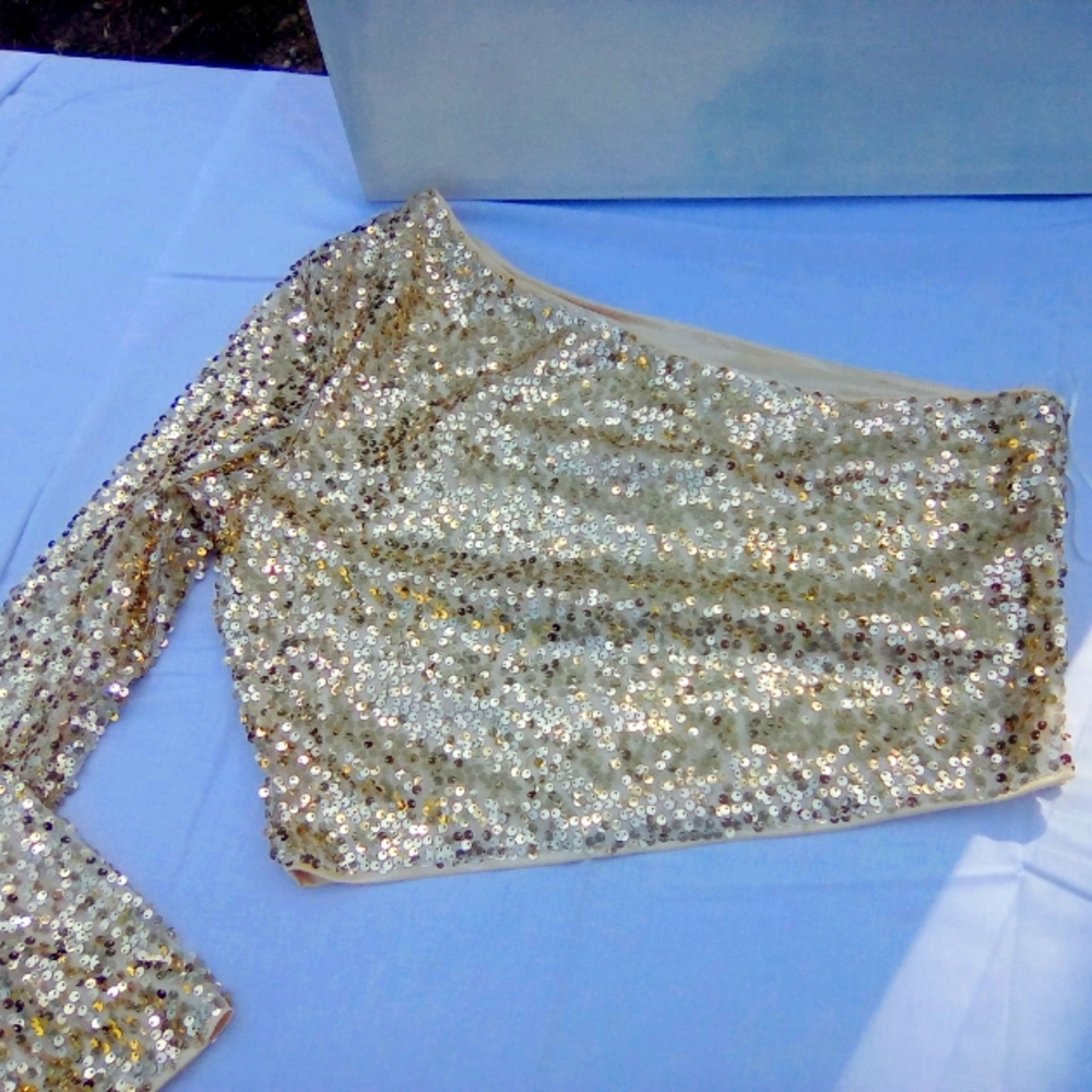One sleeve sequin top